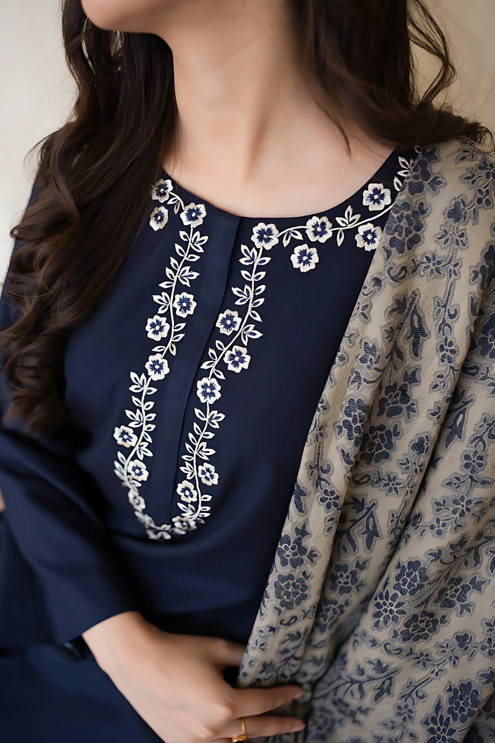 Grace S1074-Embroidered 3pc Lawn dress with Printed Munar Dupatta.