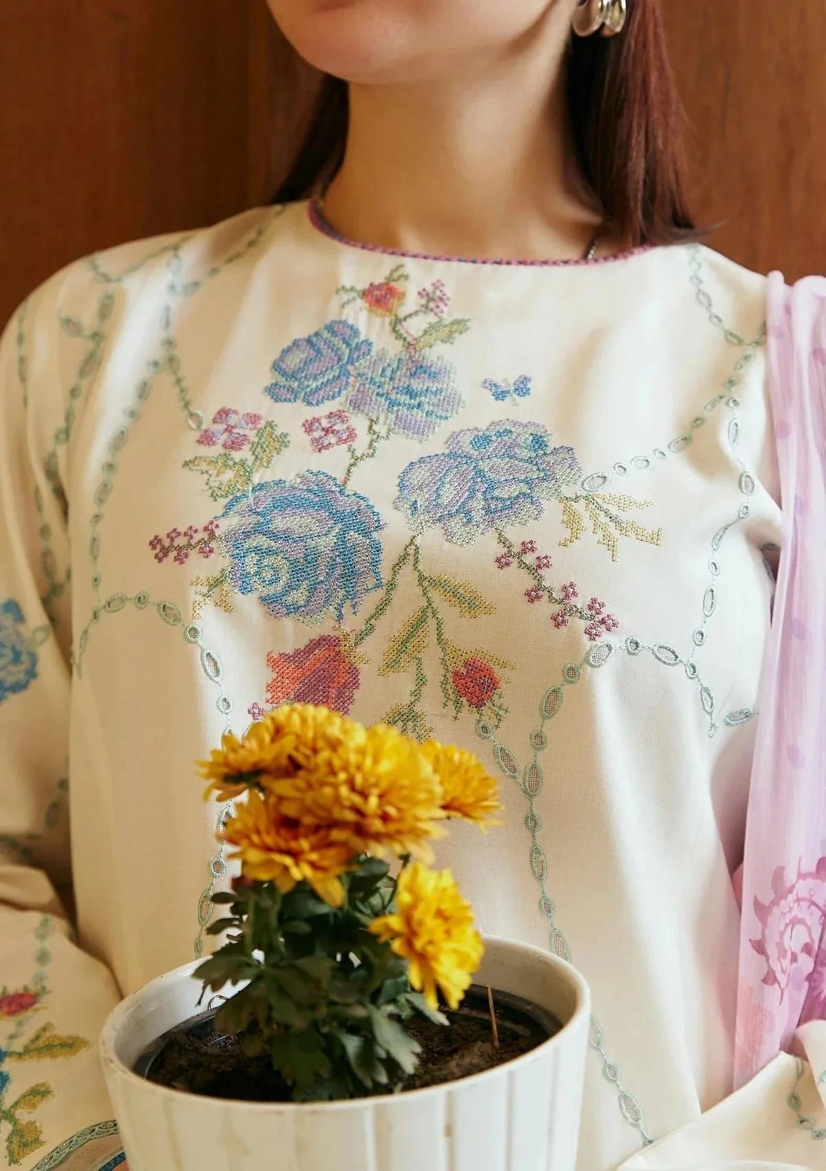 Grace S886-Embroidered 3pc Lawn Dress with Printed Munar Dupatta.